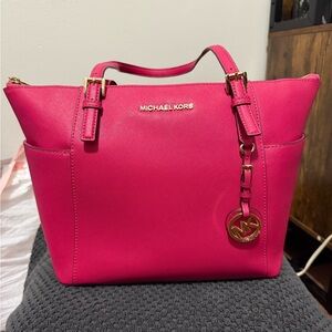 Michael Kors  Jet Set Large Crossgrain Leather Top-Zip Tote Bag Hot Pink Womens